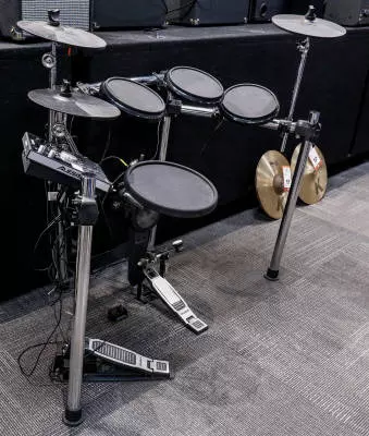 Alesis - Forge Kit - Eight-Piece Drum Kit with Forge Drum Module 2